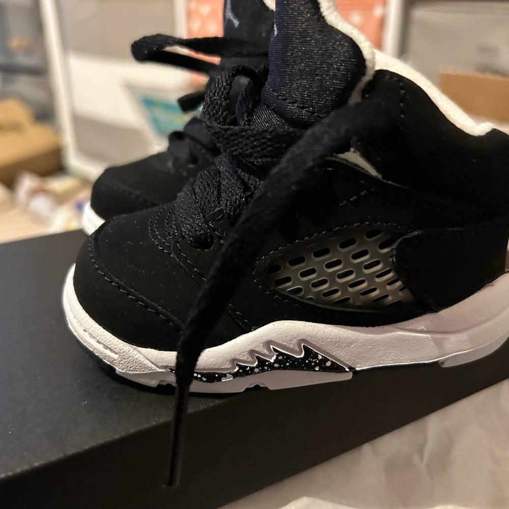Jordan Retro 5 Oreo - Picture 3 of 4